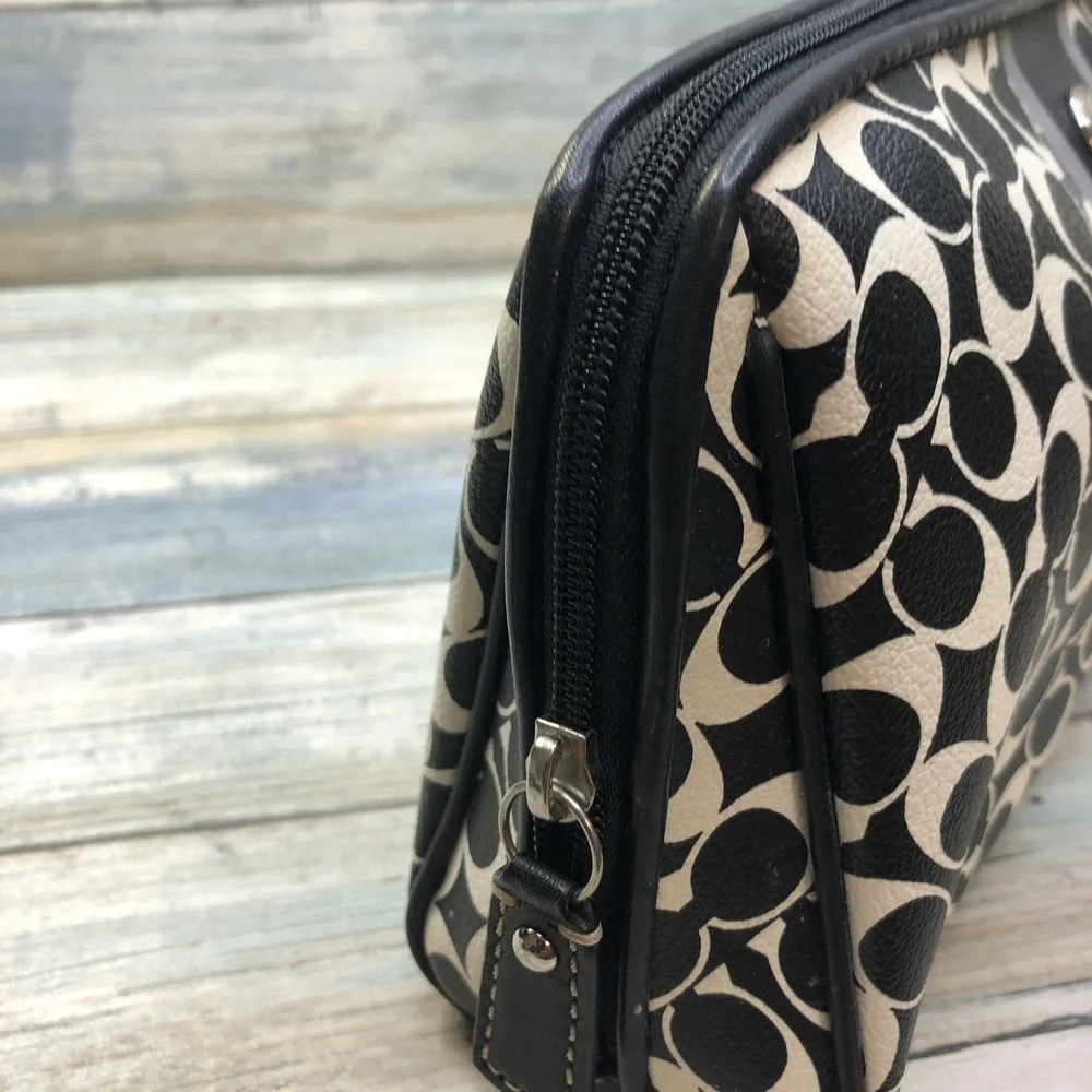Coach‎ Signature C PVC & Leather Small Clutch Bag Black  & White Preowned - Picture 7 of 10